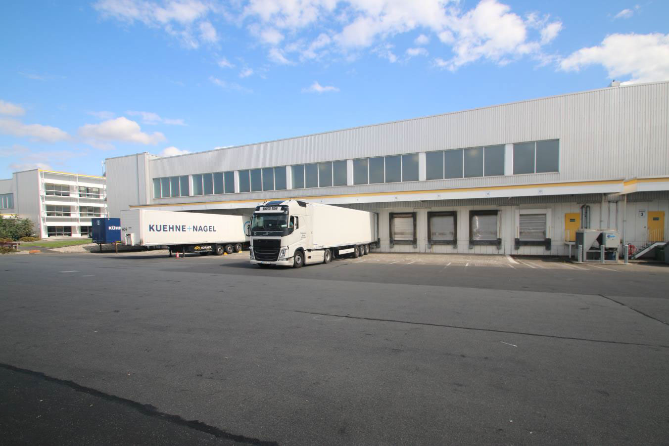 hallen mit lkw rampen hallen mit lkw rampen
